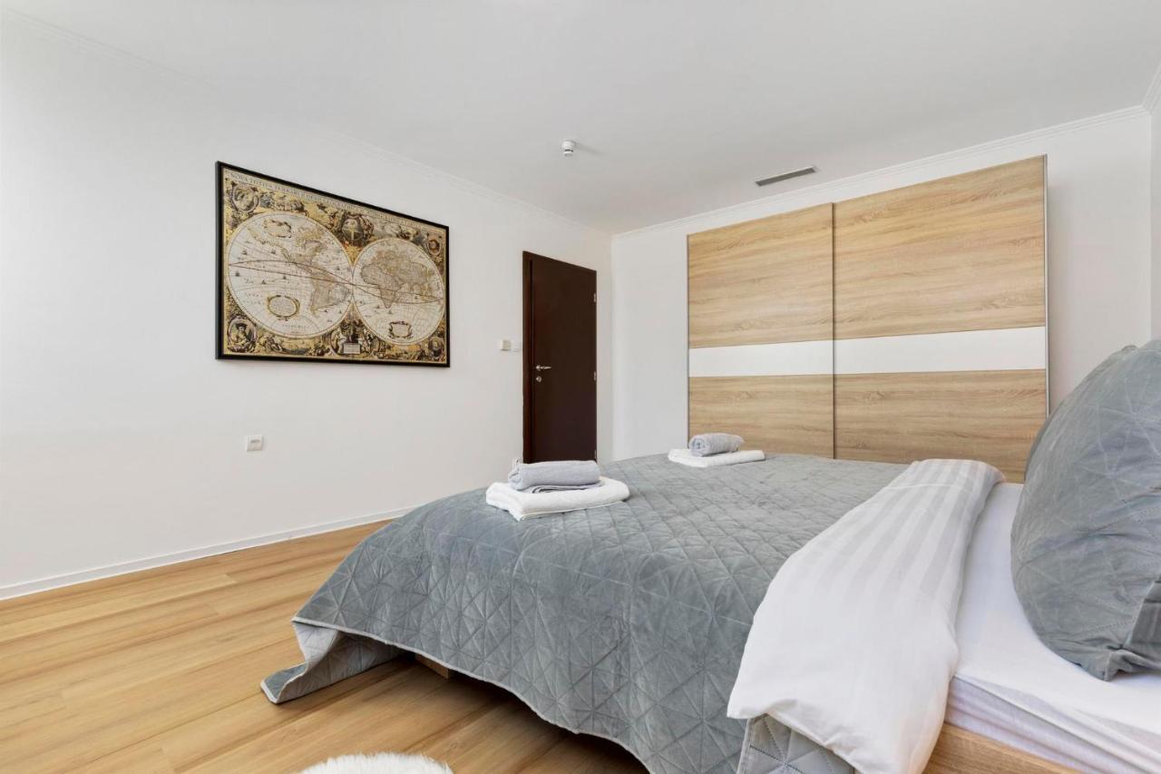 Family Hub In Centre Apartment Bratislava Luaran gambar