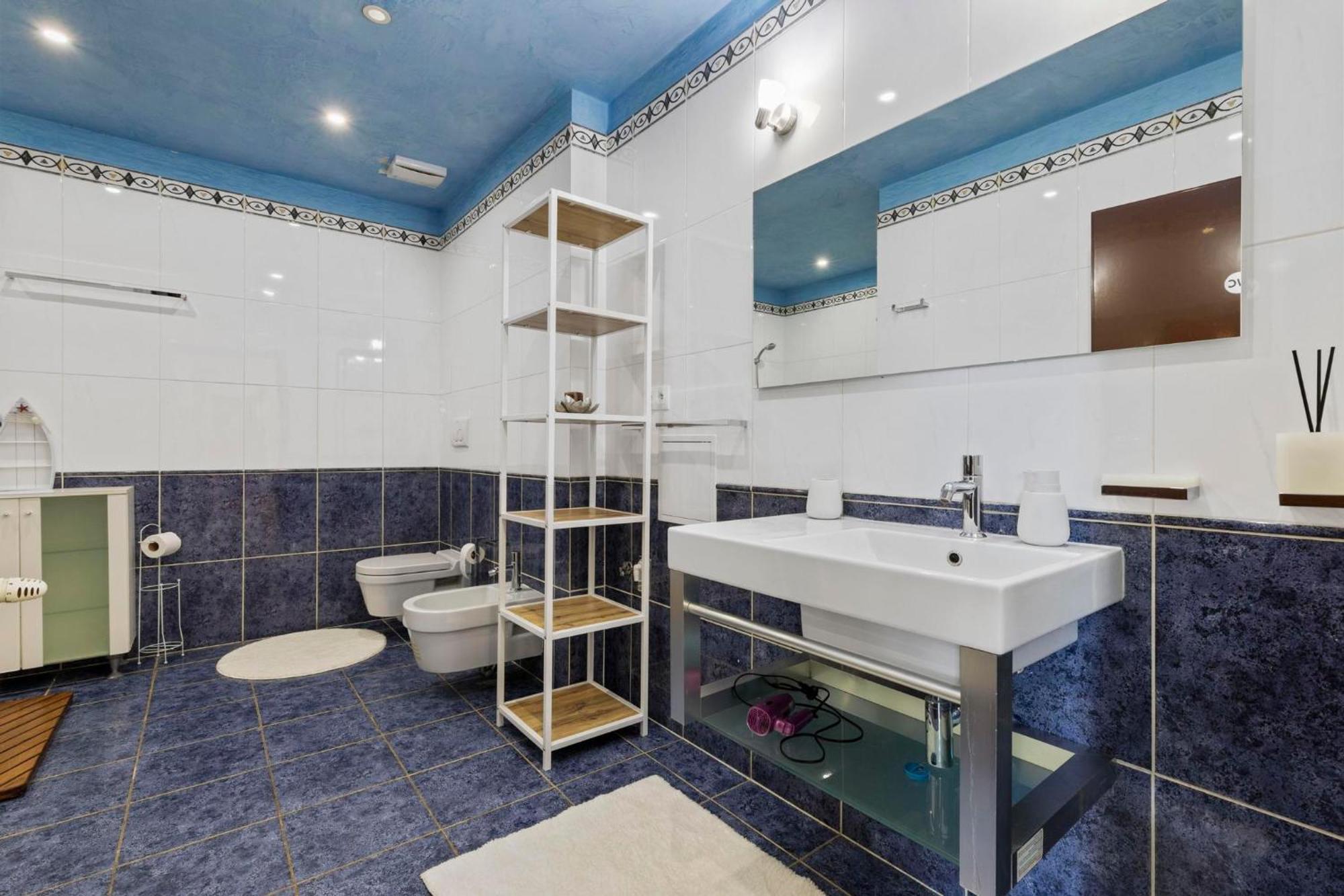 Family Hub In Centre Apartment Bratislava Luaran gambar