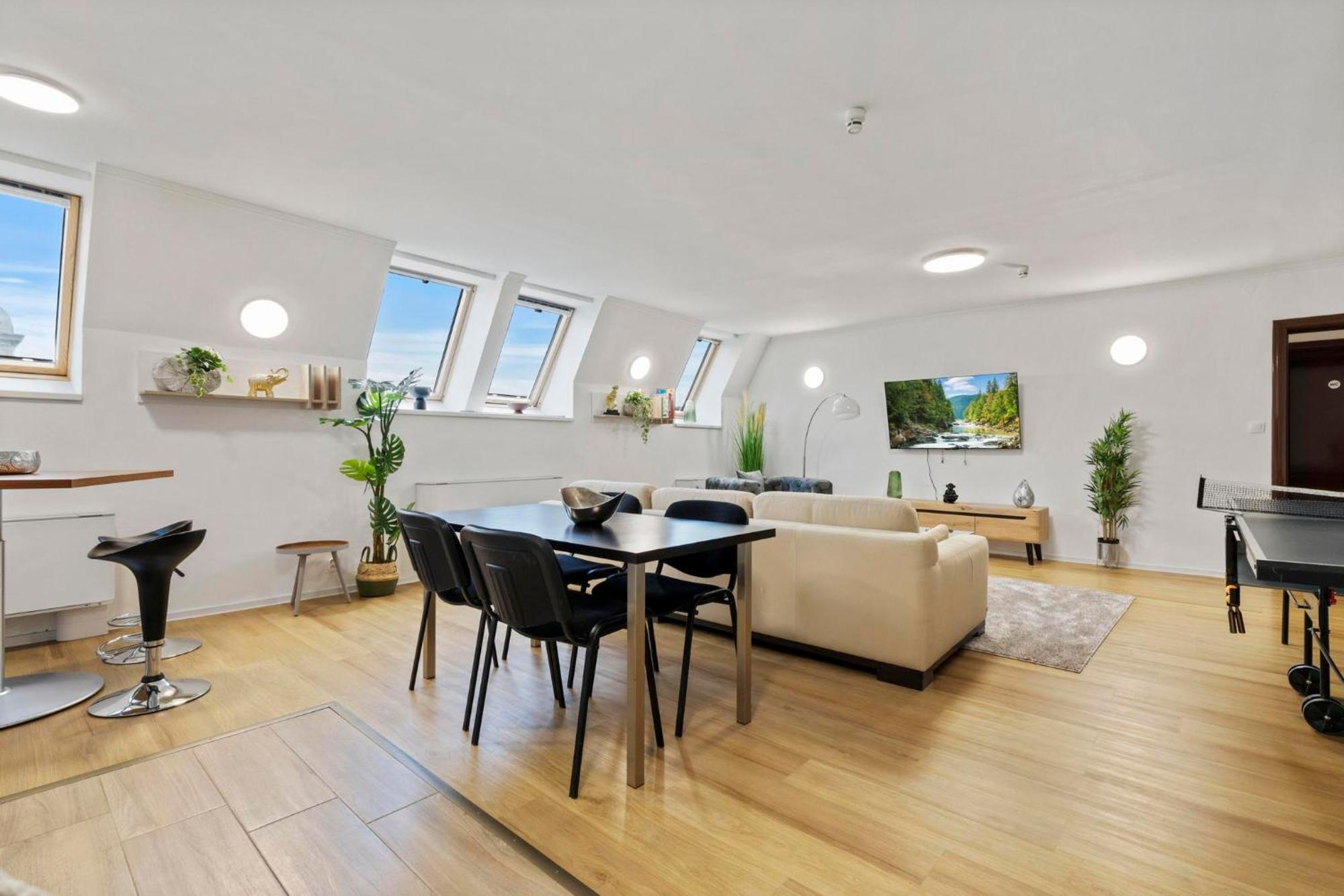 Family Hub In Centre Apartment Bratislava Luaran gambar