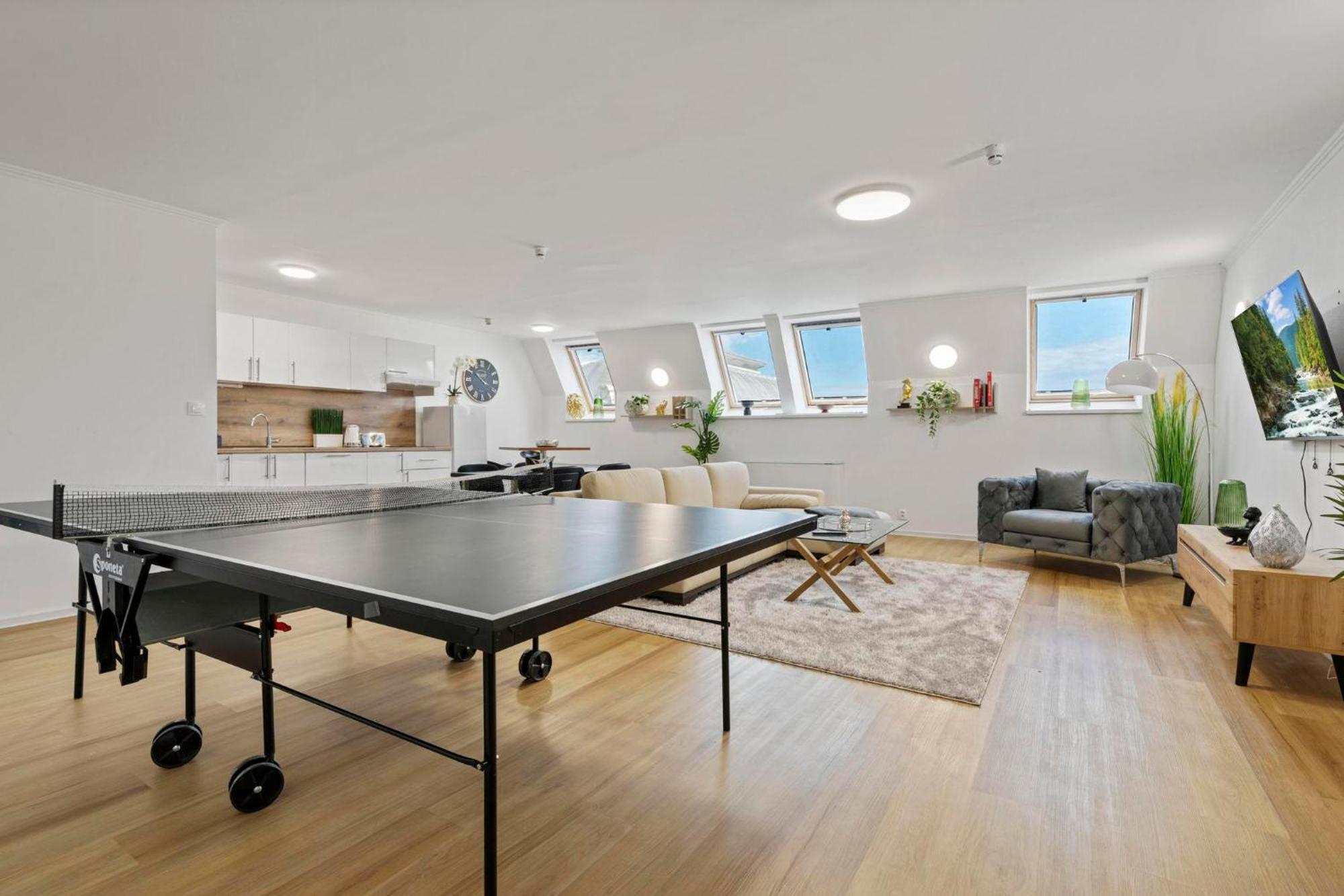 Family Hub In Centre Apartment Bratislava Luaran gambar