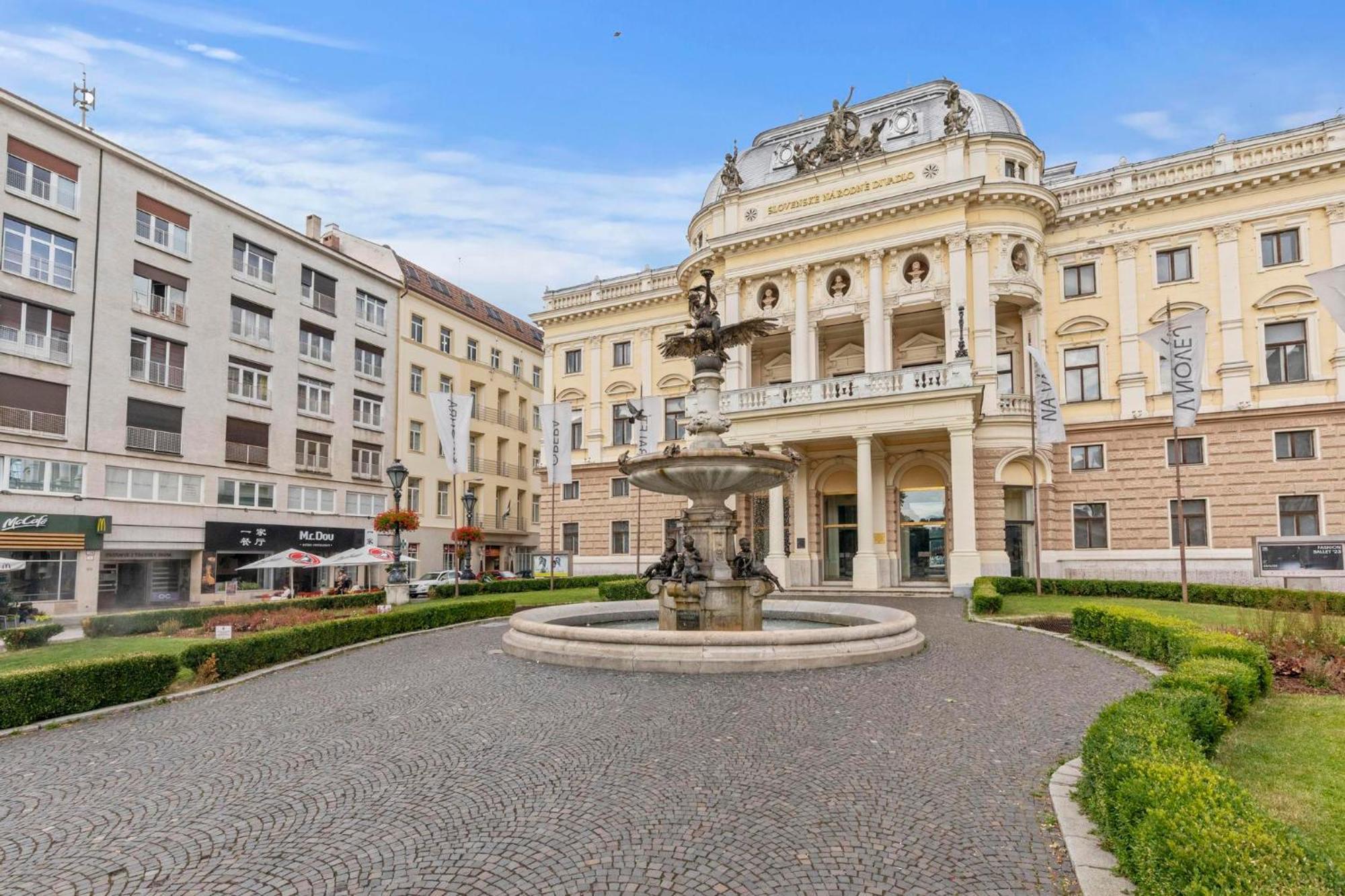 Family Hub In Centre Apartment Bratislava Luaran gambar